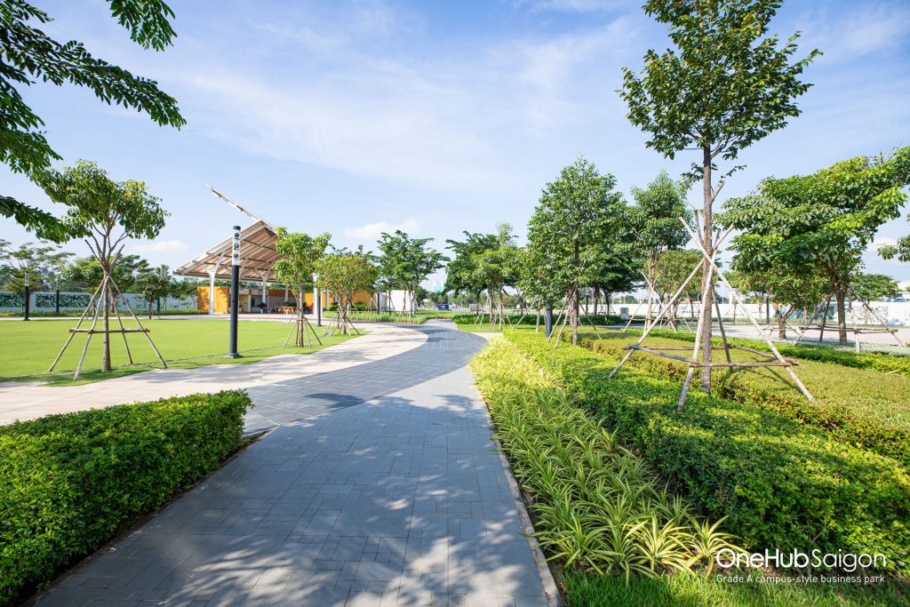 Khu công viên trung tâm với không gian được thiết kế dành riêng cho các hoạt động kết nối cộng đồng, giải trí và thể thao của nhân viên.