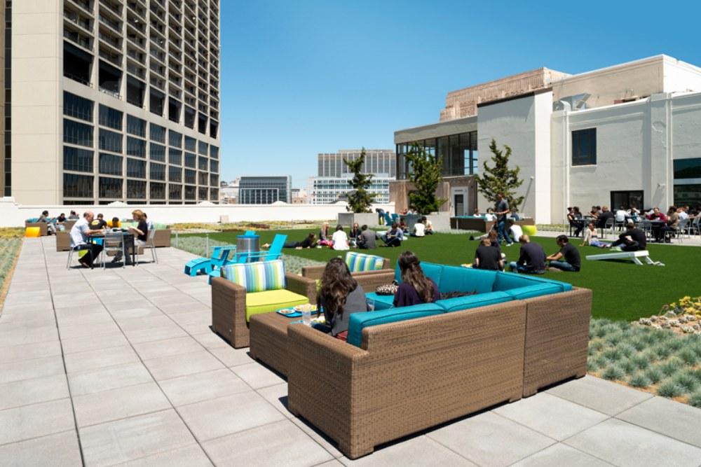 Green office buildings, along with outdoor working activities, help employees relax and increase work productivity