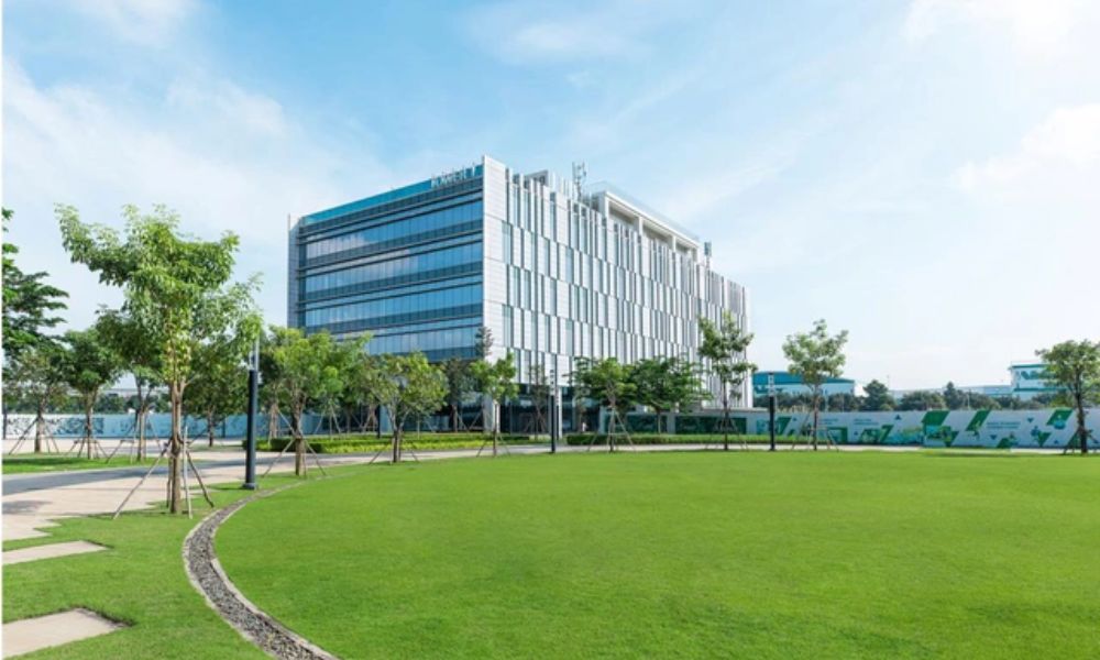 Tòa nhà văn phòng xanh phải kết hợp với những không gian ngoài trời rộng rãi và thoáng mát