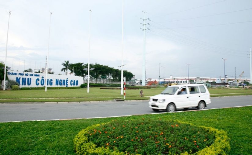 What criteria do businesses need to obtain the incentives of Saigon High-Tech Park?