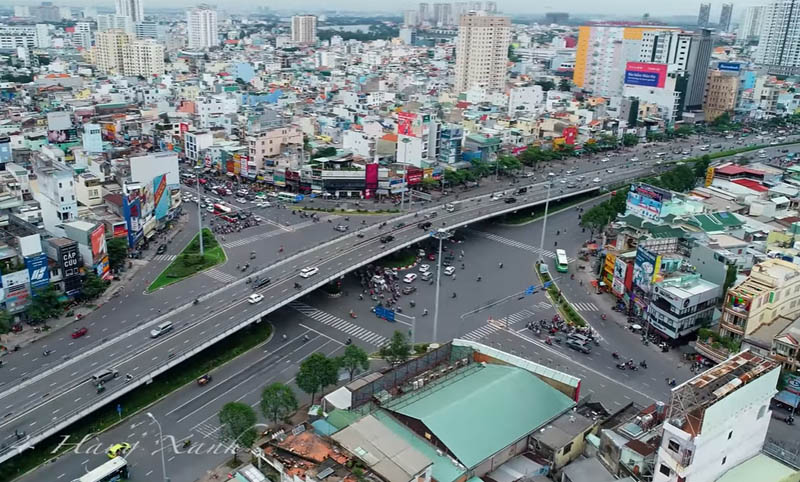 Ngã tư Hàng Xanh là điểm kết nối nhiều tuyến đường lớn