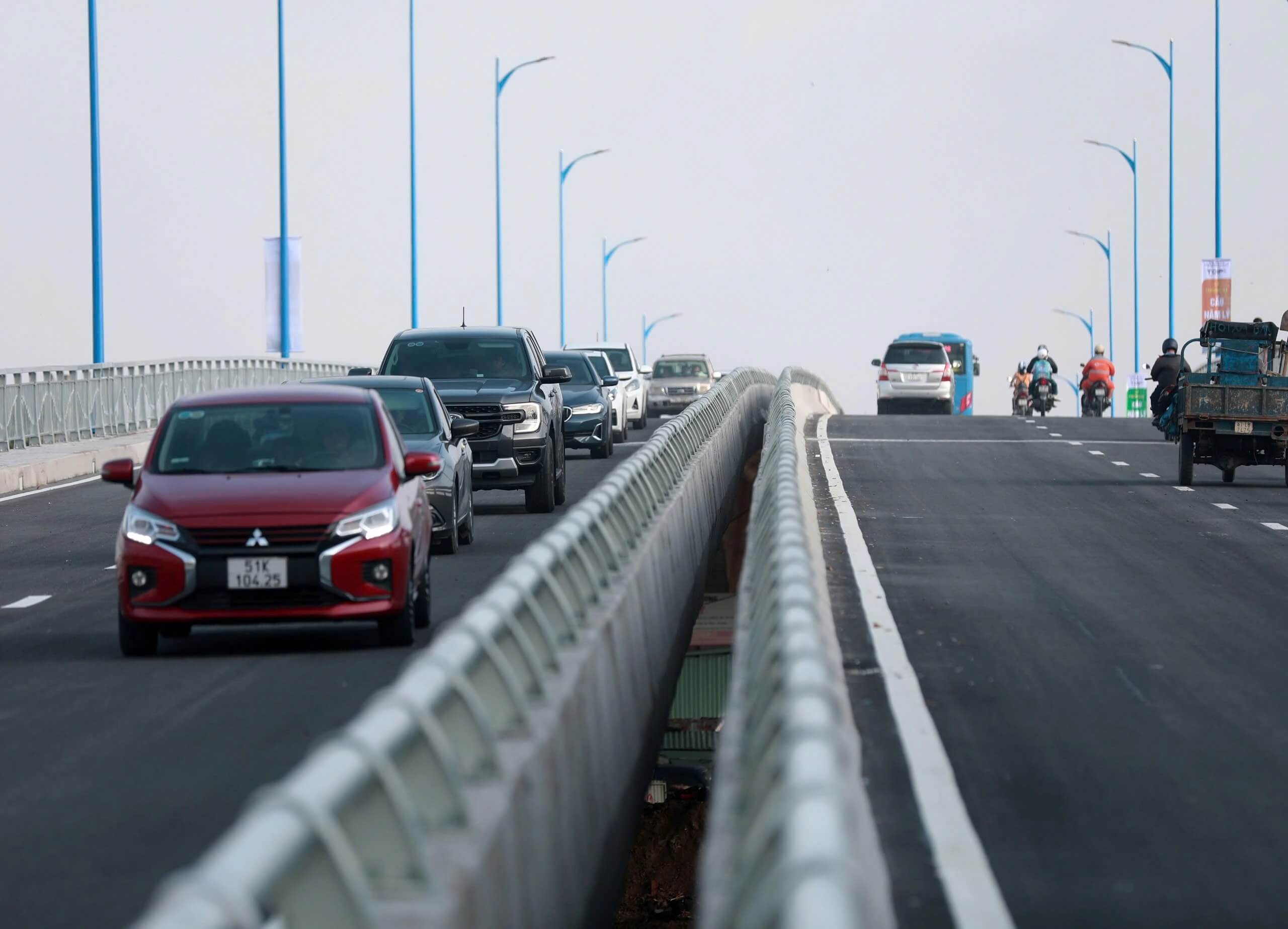 Cầu Nam Lý trên đường Đỗ Xuân Hợp