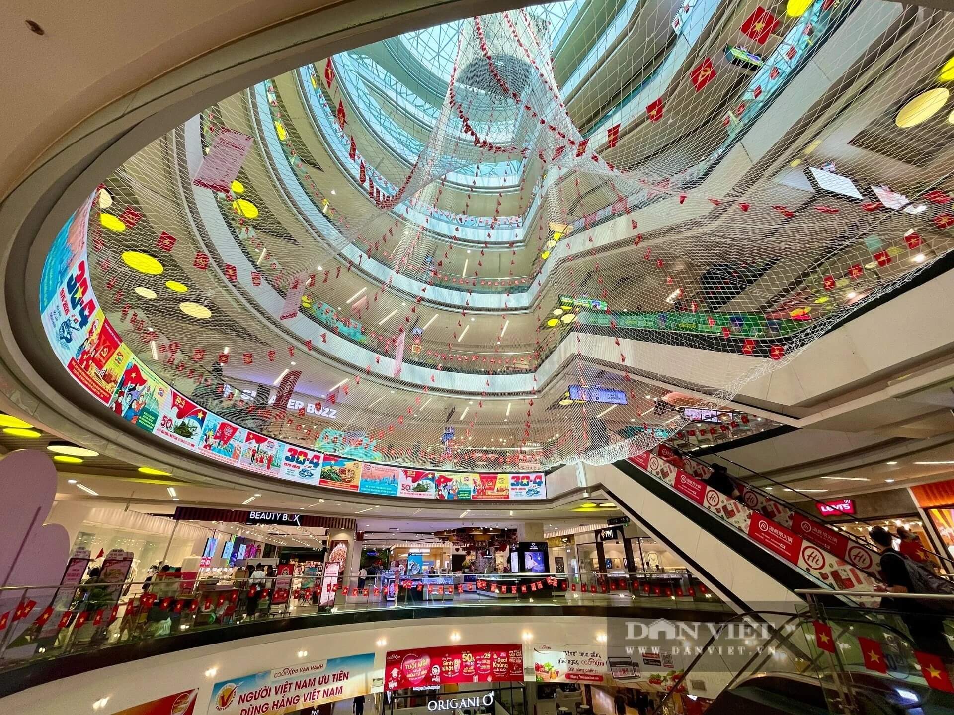 Trải nghiệm mua sắm tại Vạn Hạnh Mall